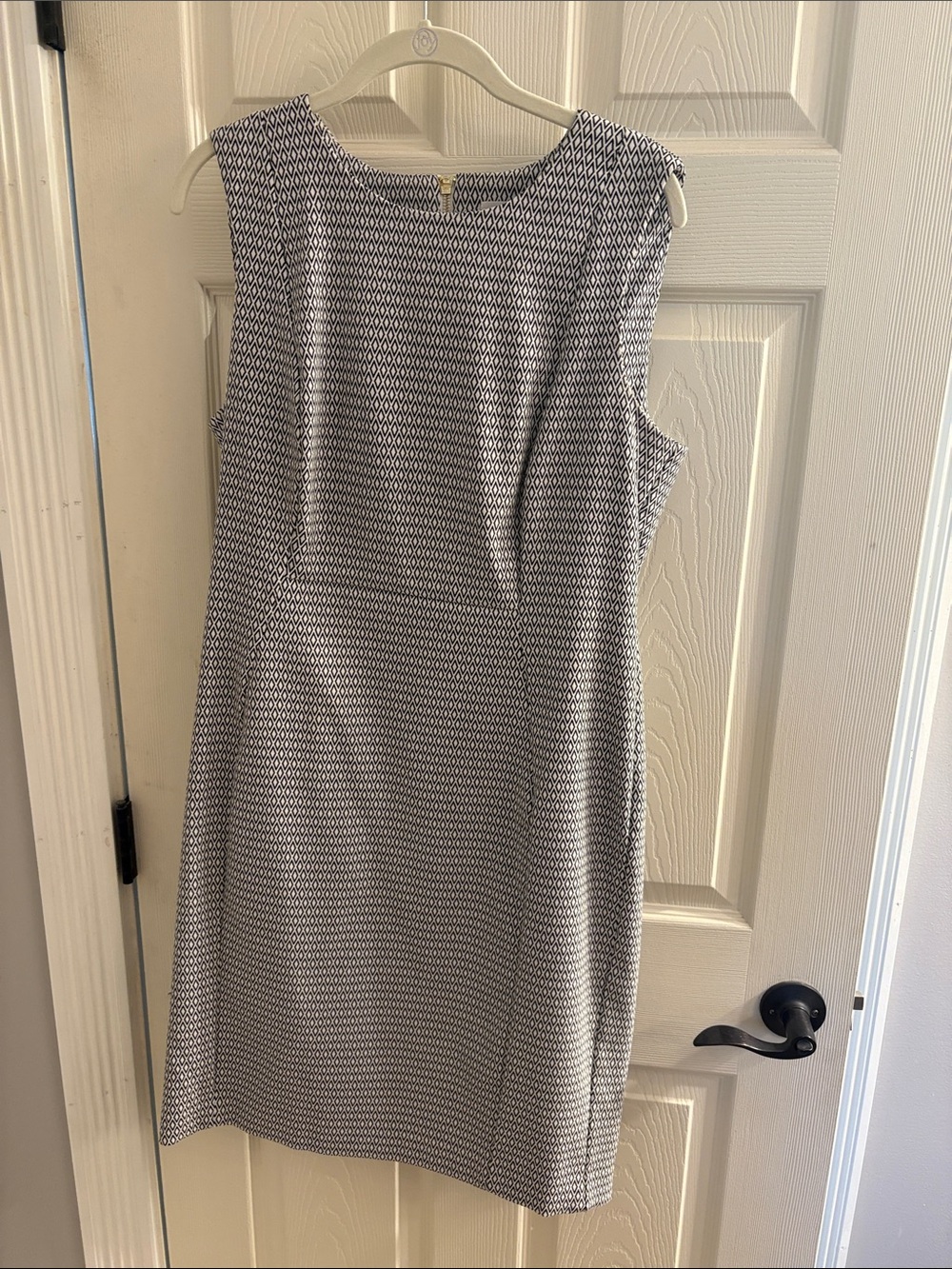 Calvin Klein Black and White Patterned Sleeveless Midi Dress